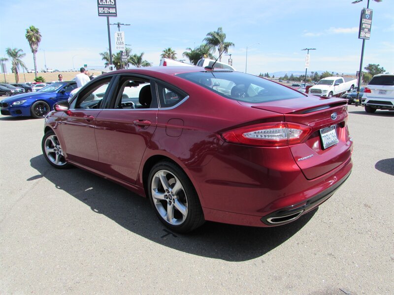 Used 2014 Ford Fusion SE FWD image 5