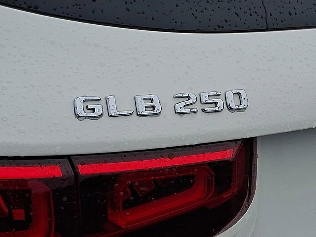 Used 2021 Mercedes-Benz GLB 250 4MATIC image 34