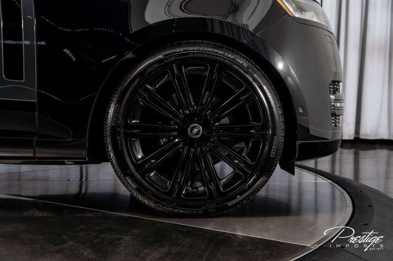 Used 2025 Land Rover Range Rover SE image 22