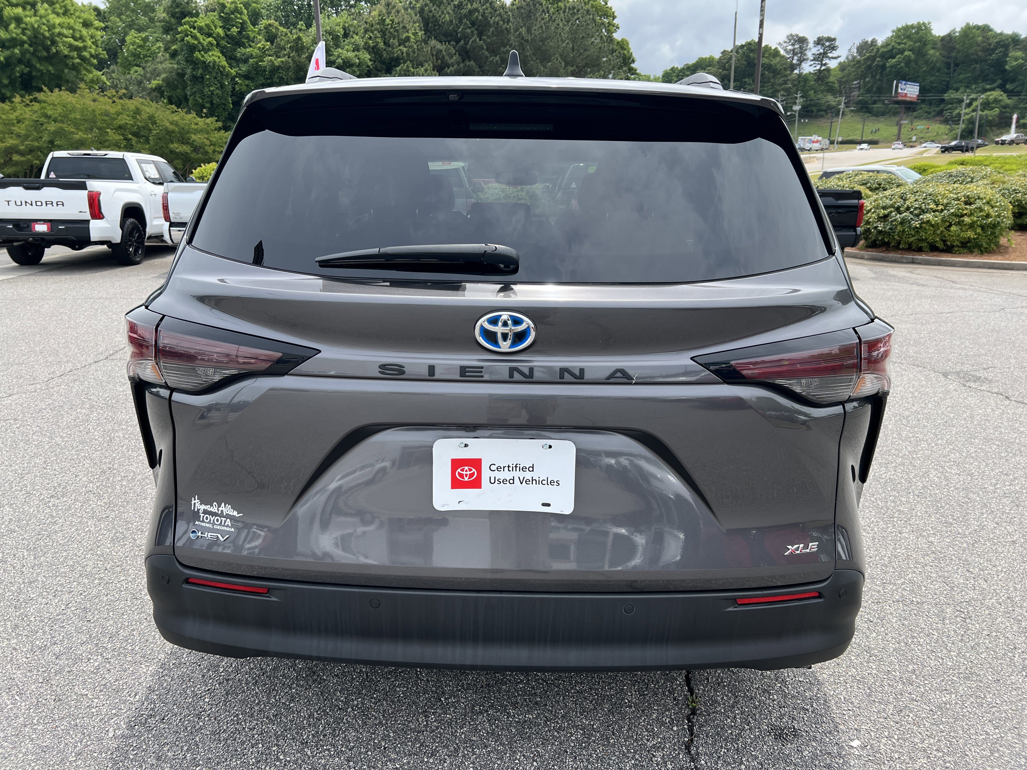Certified 2025 Toyota Sienna XLE FWD image 19