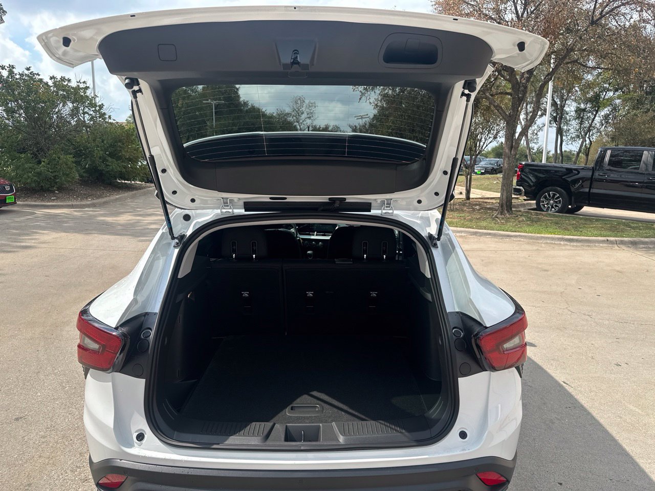 New 2026 Chevrolet Trax LS w/ Driver Confidence Package FWD image 28