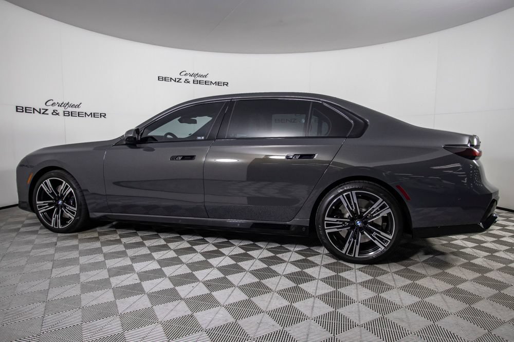 Used 2023 BMW 760i xDrive AWD/4WD image 9