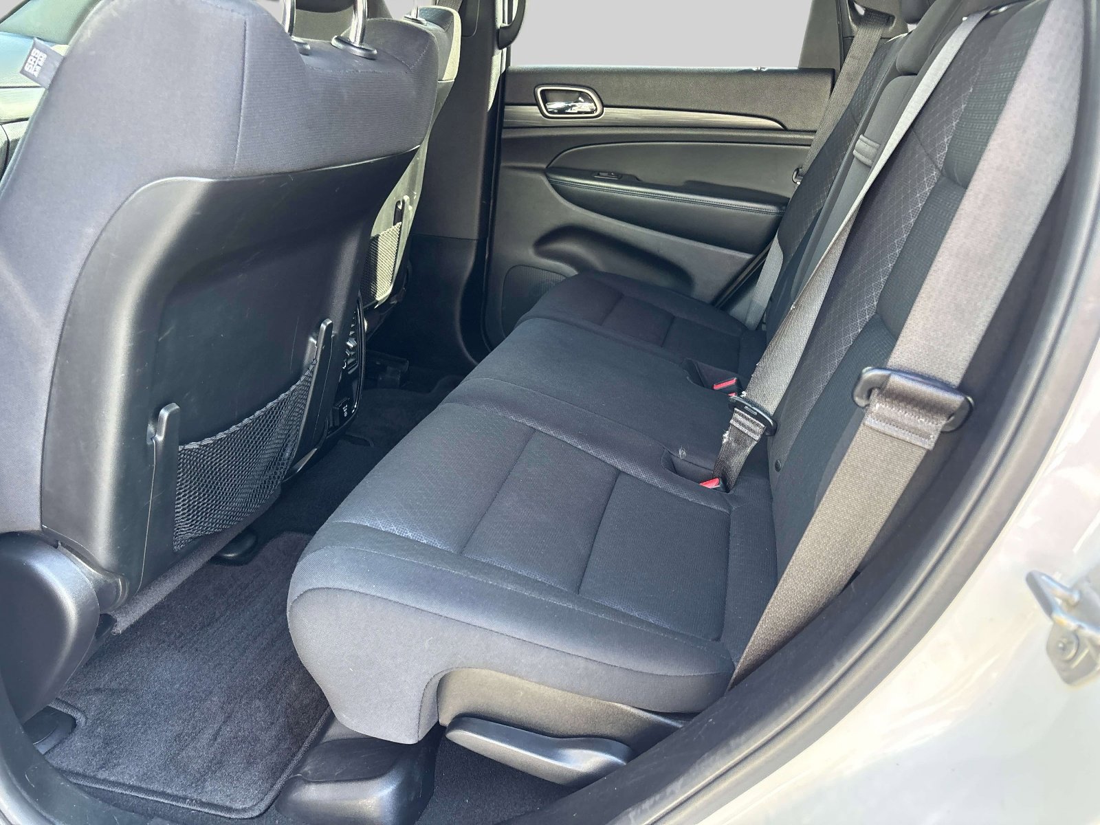 Used 2019 Jeep Grand Cherokee Laredo AWD/4WD image 8