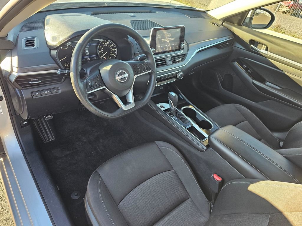 Used 2023 Nissan Altima 2.5 SV image 2
