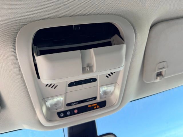 Used 2023 Buick Enclave Essence image 15