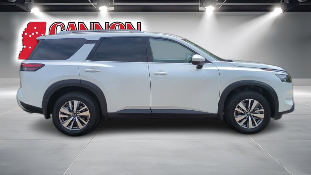 Used 2025 Nissan Pathfinder SL FWD image 4