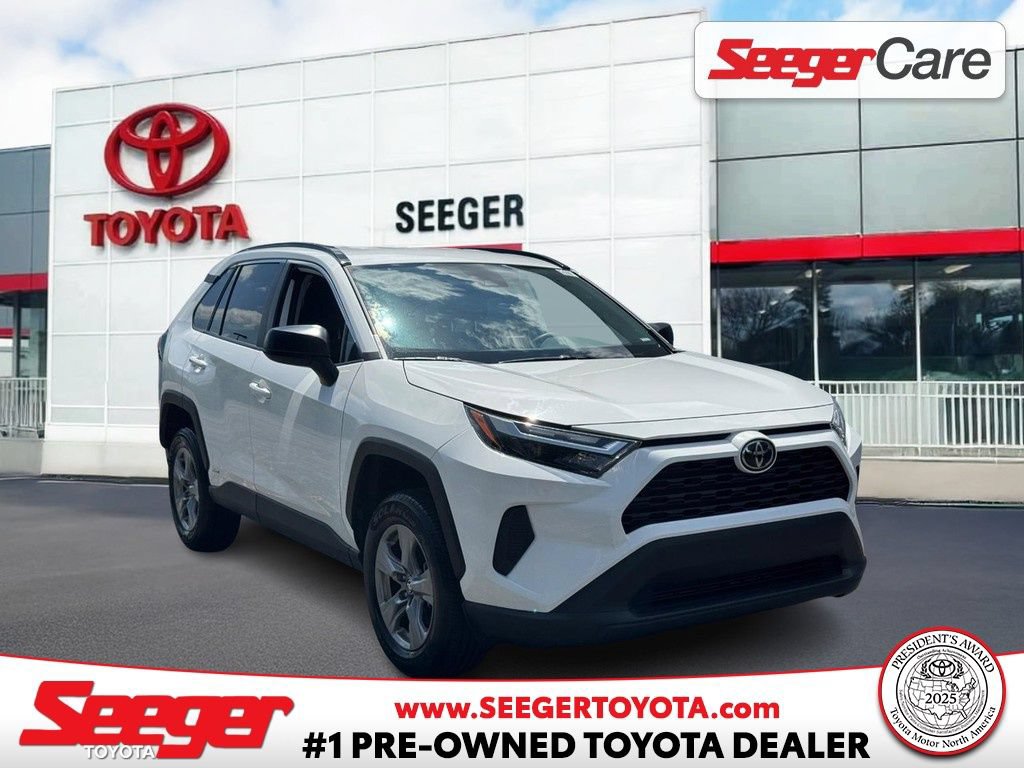 Used 2025 Toyota RAV4 LE AWD/4WD video 1