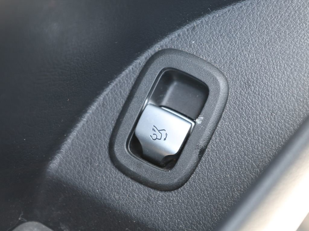 Used 2024 Mercedes-Benz GLC 300 image 14