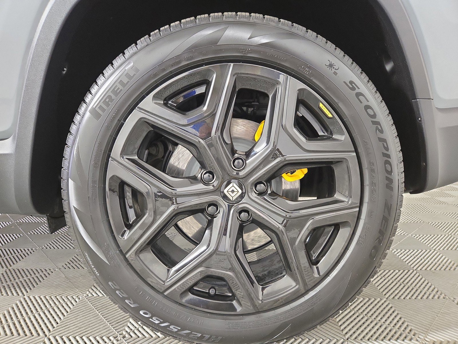 Used 2024 Rivian R1S Adventure AWD/4WD image 10