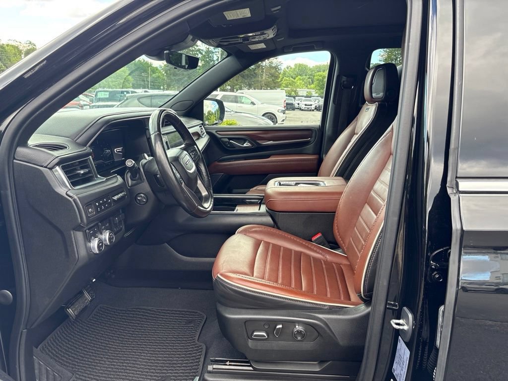 Used 2023 GMC Yukon Denali Ultimate AWD/4WD image 15