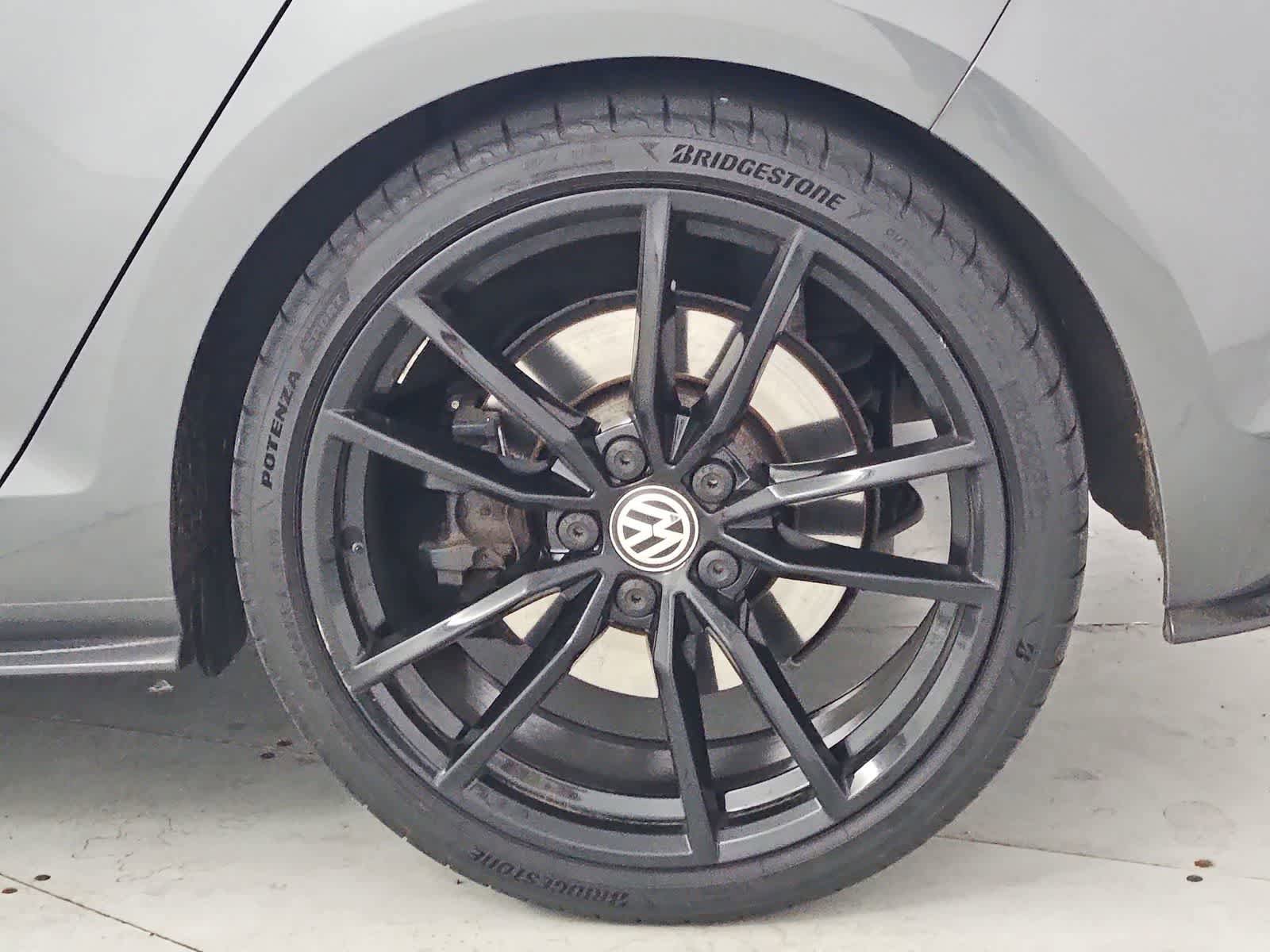 Used 2019 Volkswagen Golf R 4-Door AWD/4WD image 13