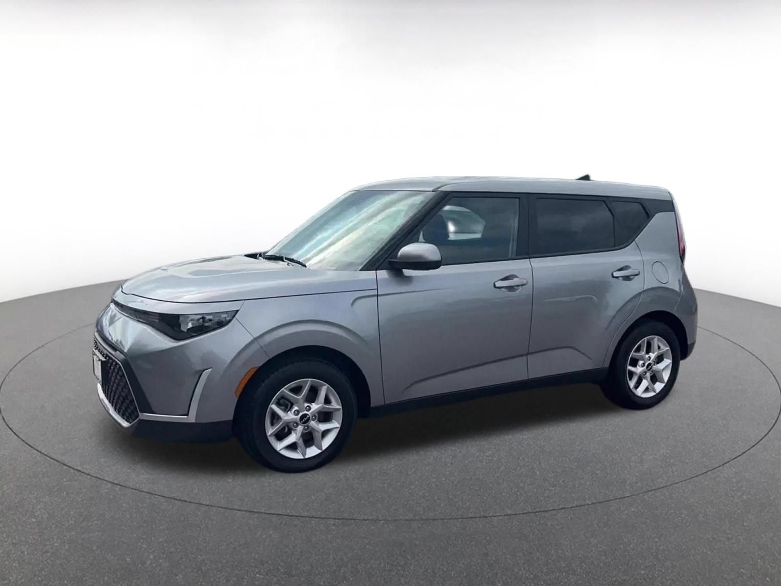 Used 2025 Kia Soul LX w/ LX Technology Package FWD image 8