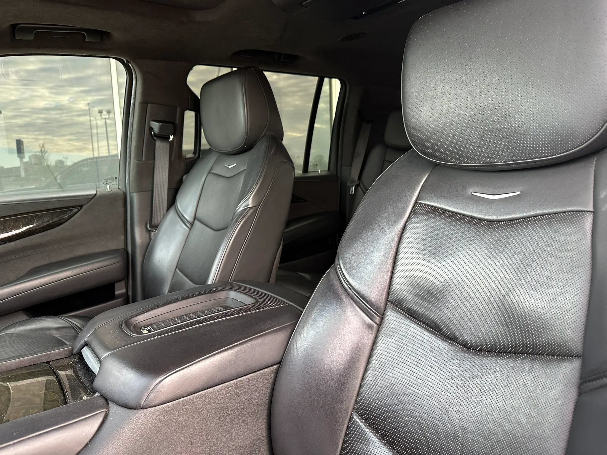Used 2019 Cadillac Escalade ESV Platinum AWD/4WD image 11