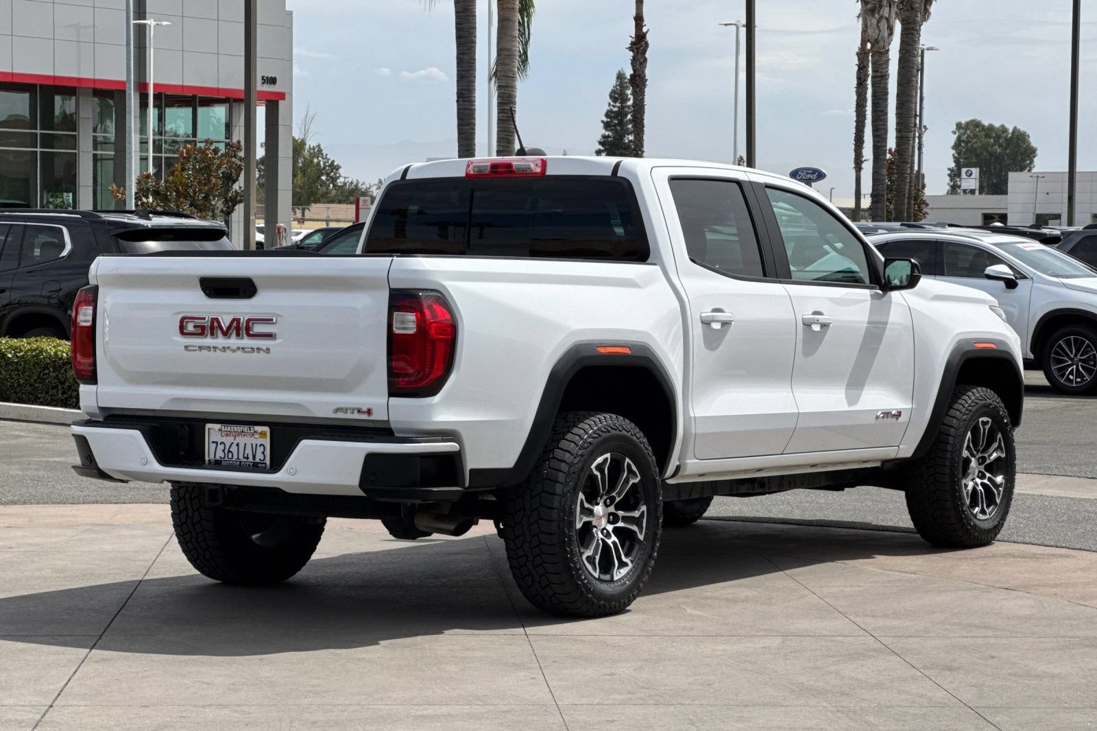 Certified 2023 GMC Canyon AT4 w/ AT4 Premium Package AWD/4WD image 4
