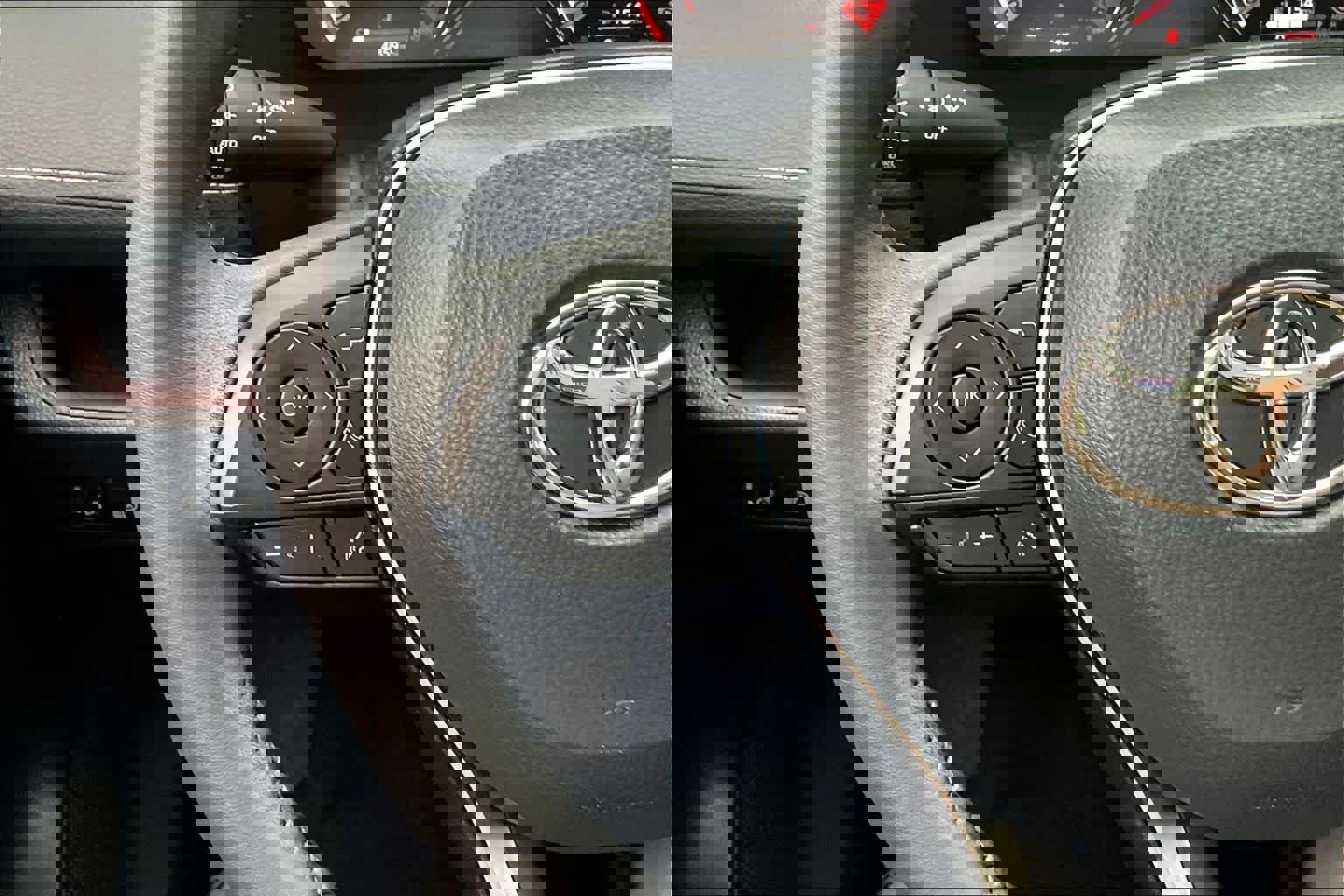 Used 2025 Toyota RAV4 Limited image 24