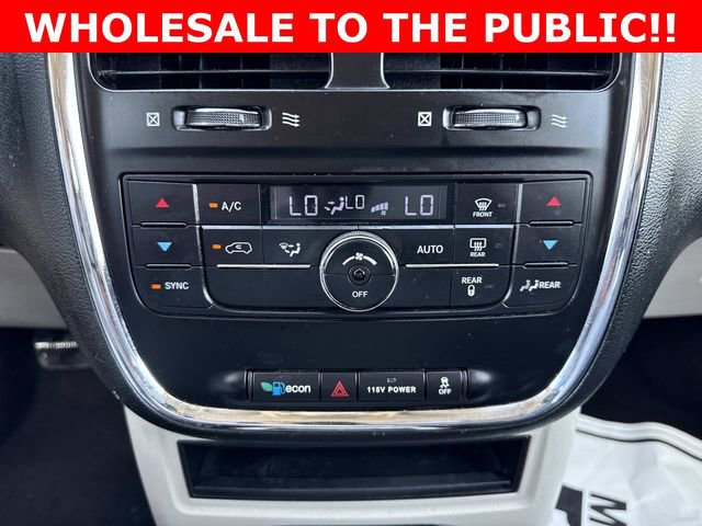 Used 2014 Chrysler Town & Country Touring image 27