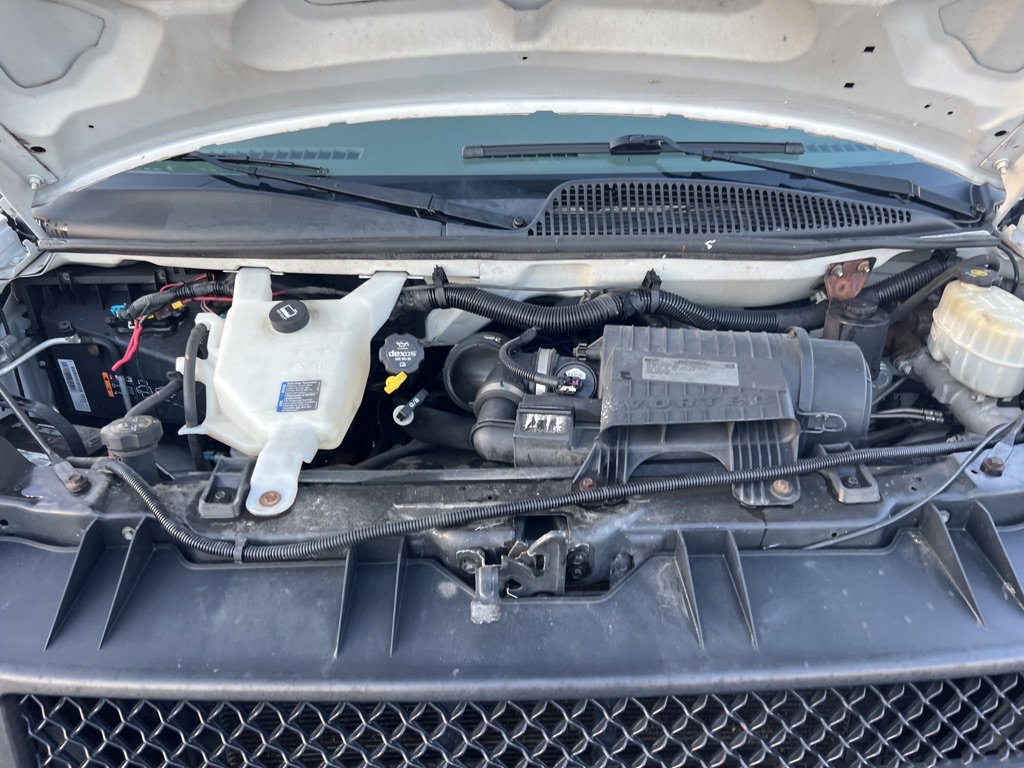 Used 2015 Chevrolet Express 2500 RWD image 39