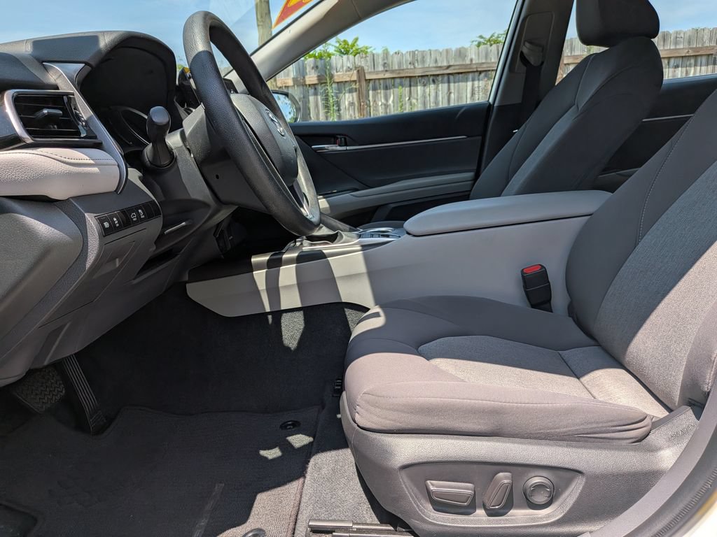 Used 2023 Toyota Camry LE FWD image 11
