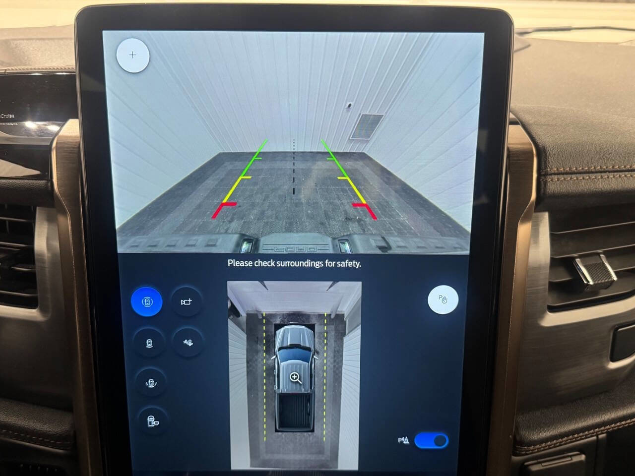 Used 2022 Ford F150 Lightning Lariat image 40