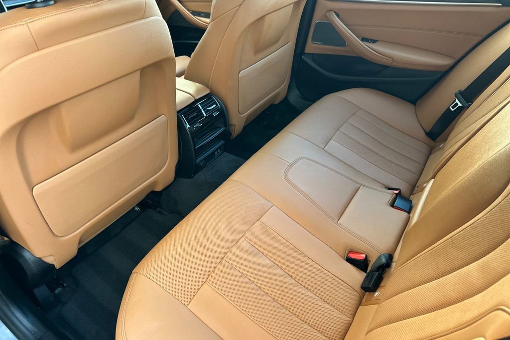 Used 2023 BMW 530e w/ M Sport Package image 12