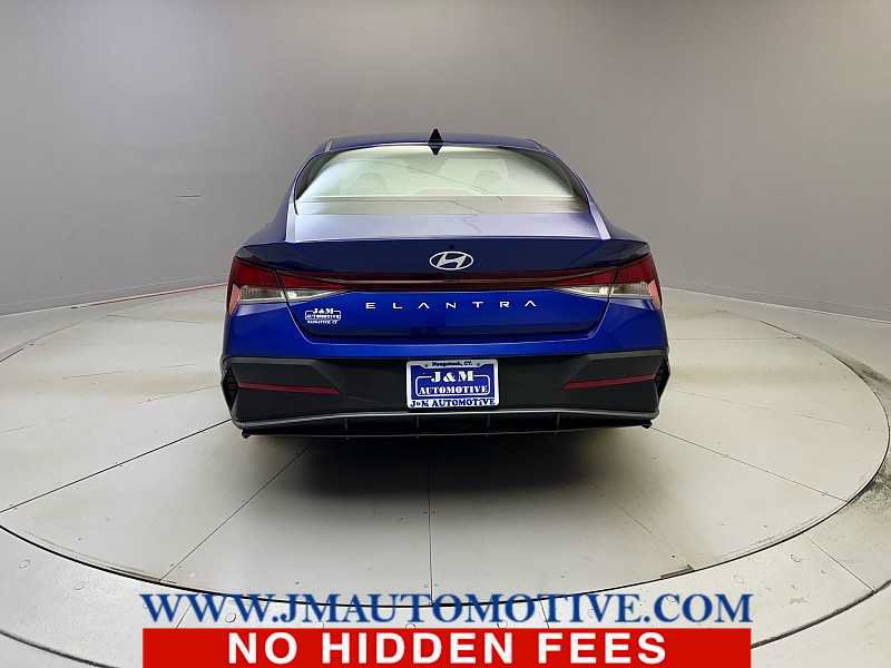 Used 2024 Hyundai Elantra SE FWD image 4