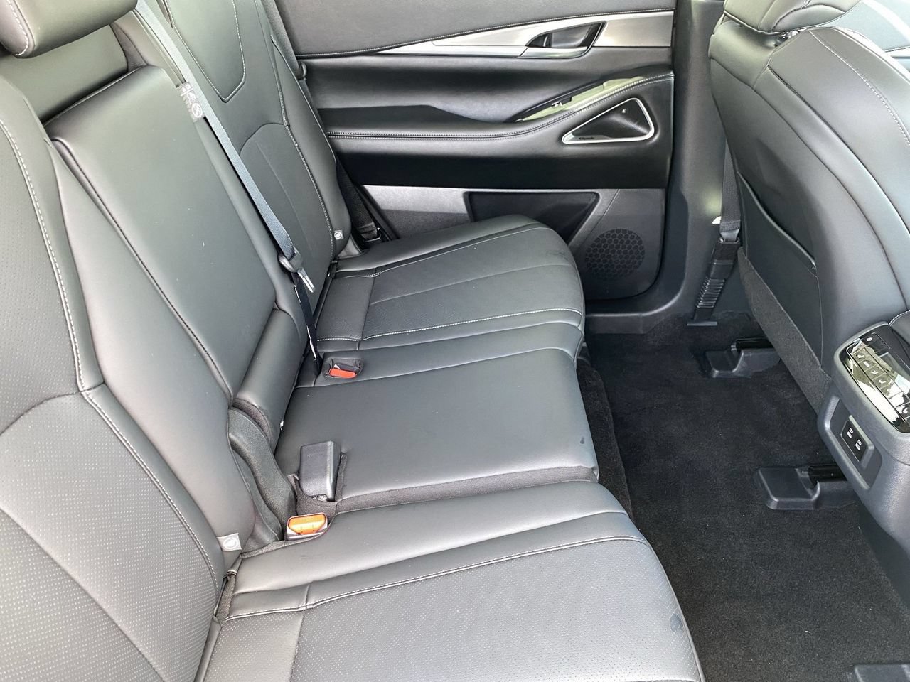 Certified 2026 INFINITI QX60 Luxe w/ Cargo Package FWD image 12
