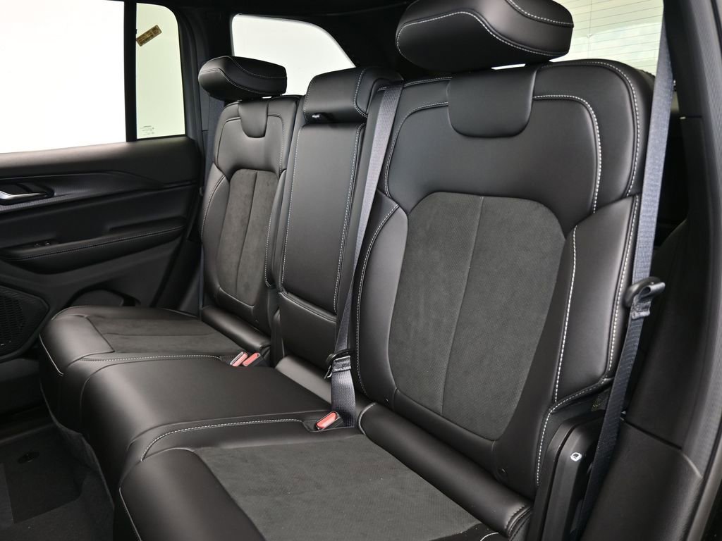 New 2025 Jeep Grand Cherokee Laredo image 27
