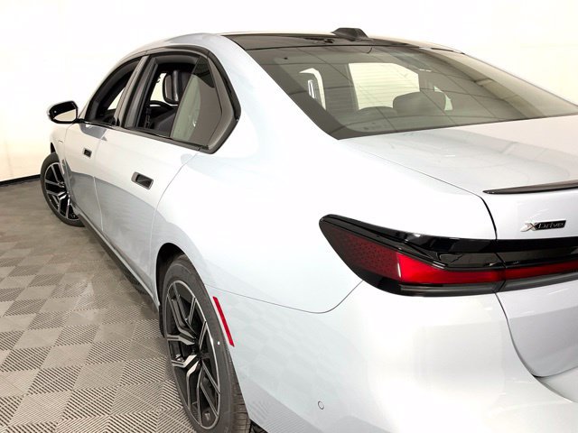 Used 2025 BMW 750e xDrive AWD/4WD image 40