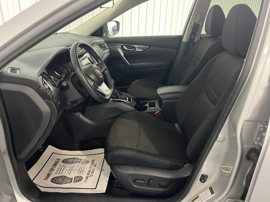 Used 2019 Nissan Rogue SV image 5