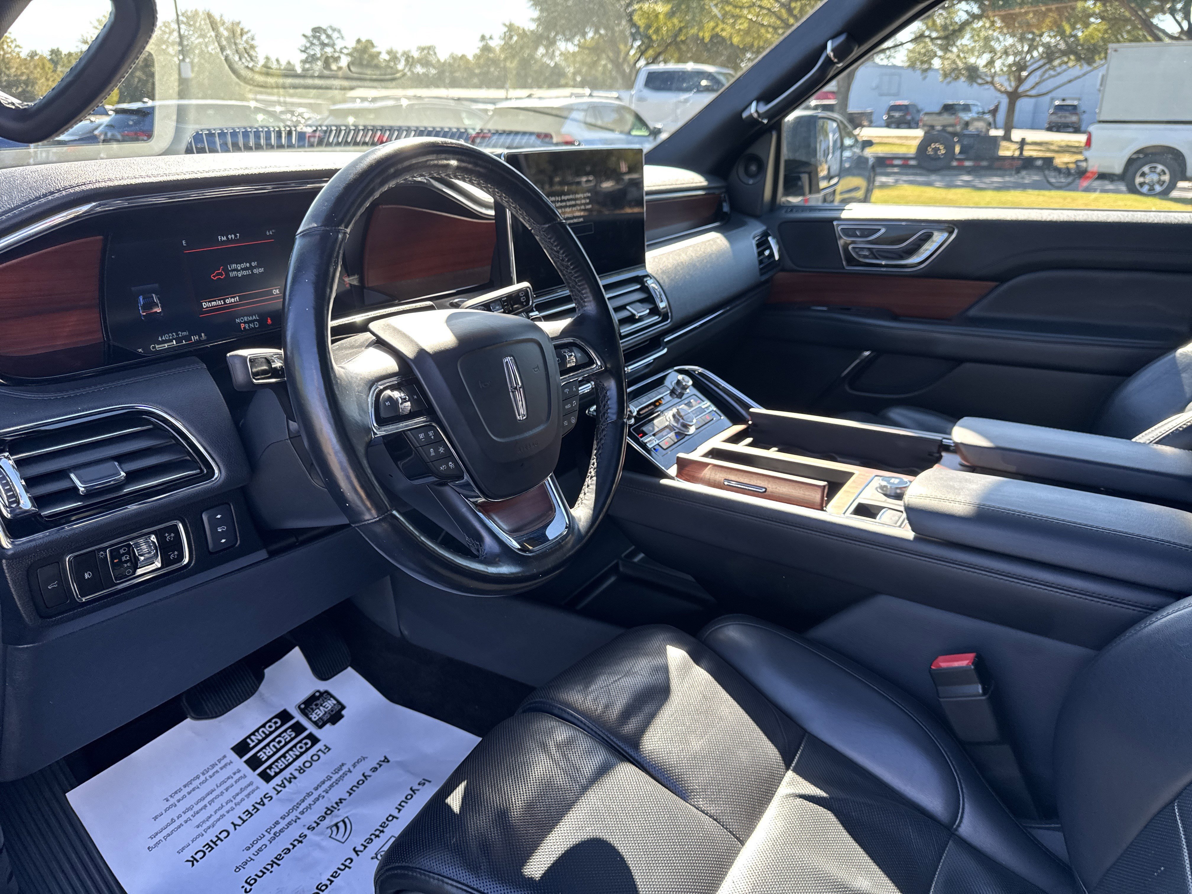 Used 2023 Lincoln Navigator Reserve image 15