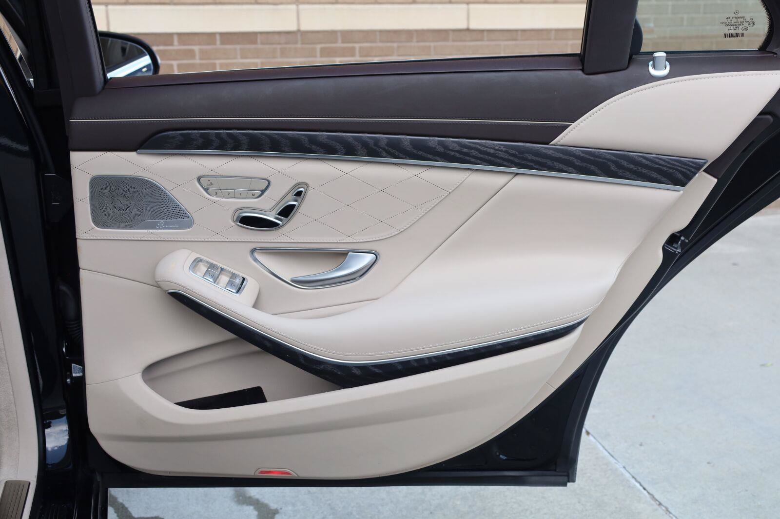 Used 2018 Mercedes-Benz S 560 Sedan image 25