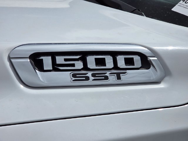 Used 2025 RAM 1500 Laramie AWD/4WD image 10