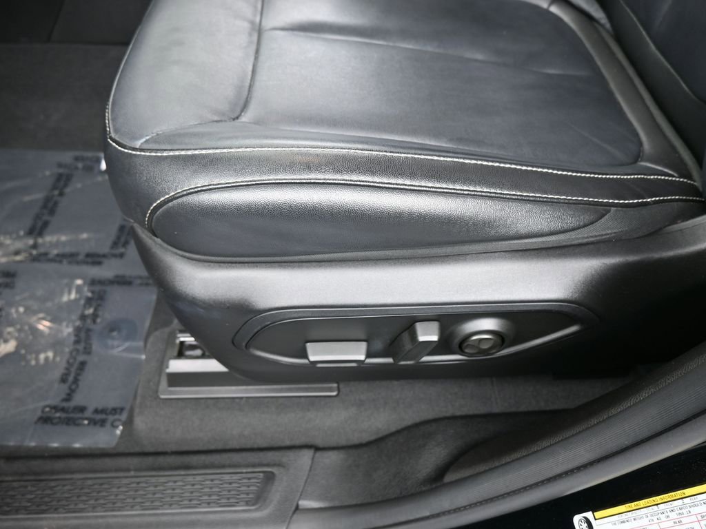 Used 2023 Jeep Grand Cherokee Limited w/ Black Appearance Package image 15