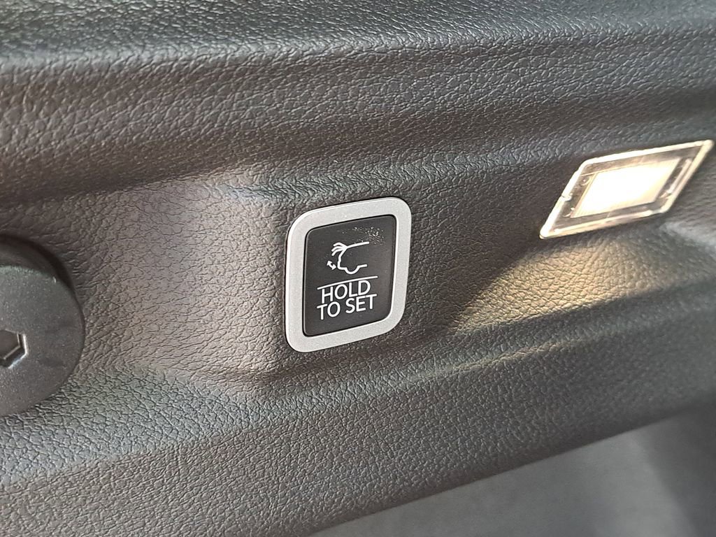 New 2025 Jeep Grand Cherokee L Altitude image 11