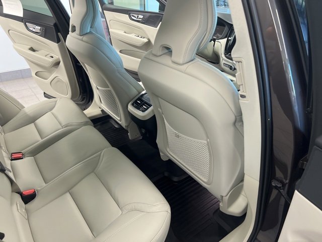 Used 2022 Volvo XC60 B6 Inscription w/ Protection Package Premier image 21