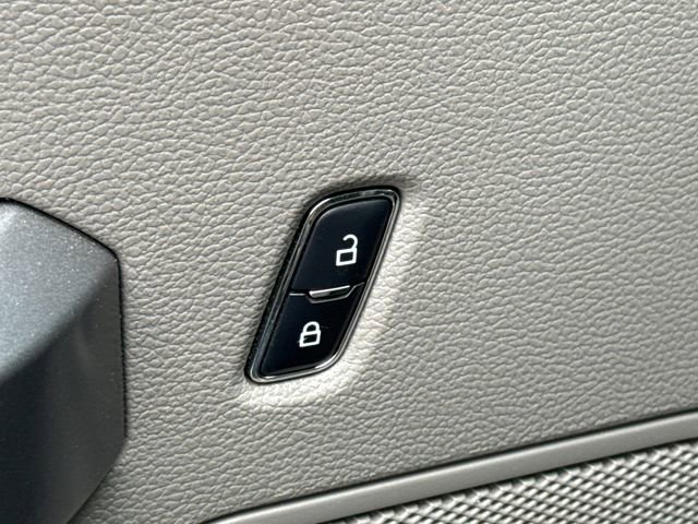 Used 2016 Ford F150 XLT w/ Equipment Group 302A Luxury AWD/4WD image 19