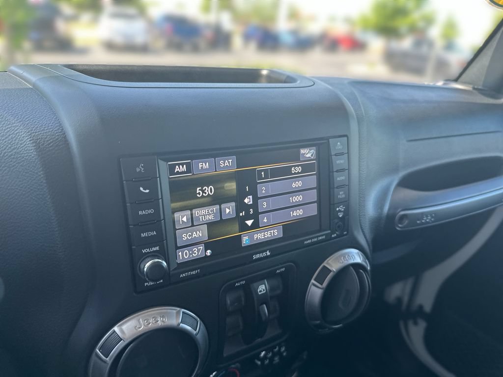 Used 2018 Jeep Wrangler Unlimited Sahara AWD/4WD image 12