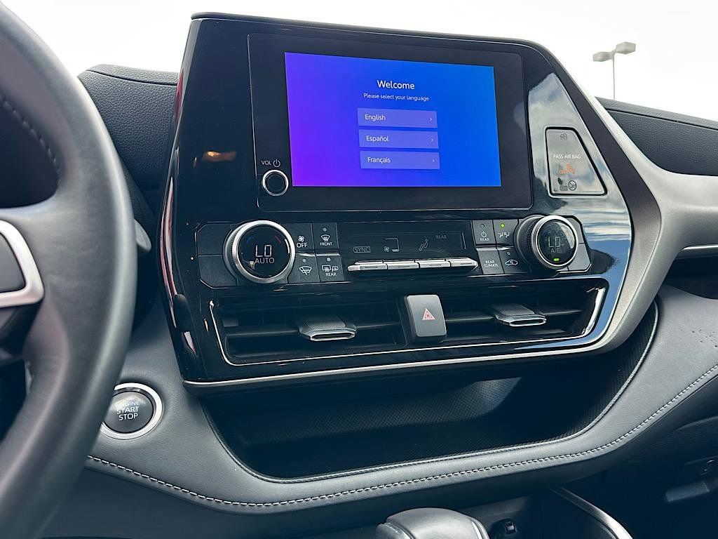 Certified 2024 Toyota Highlander Limited image 29