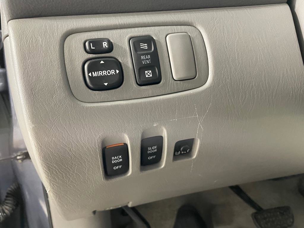 Used 2008 Toyota Sienna XLE image 27