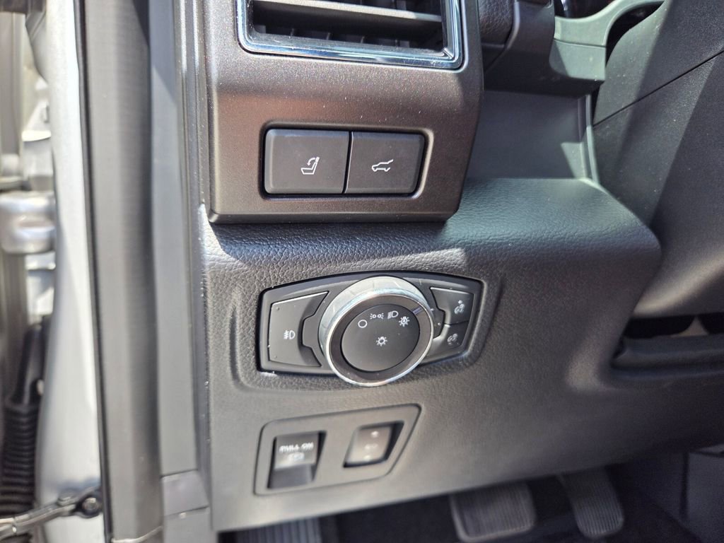 Used 2018 Ford Expedition Limited w/ Equipment Group 301A RWD image 24