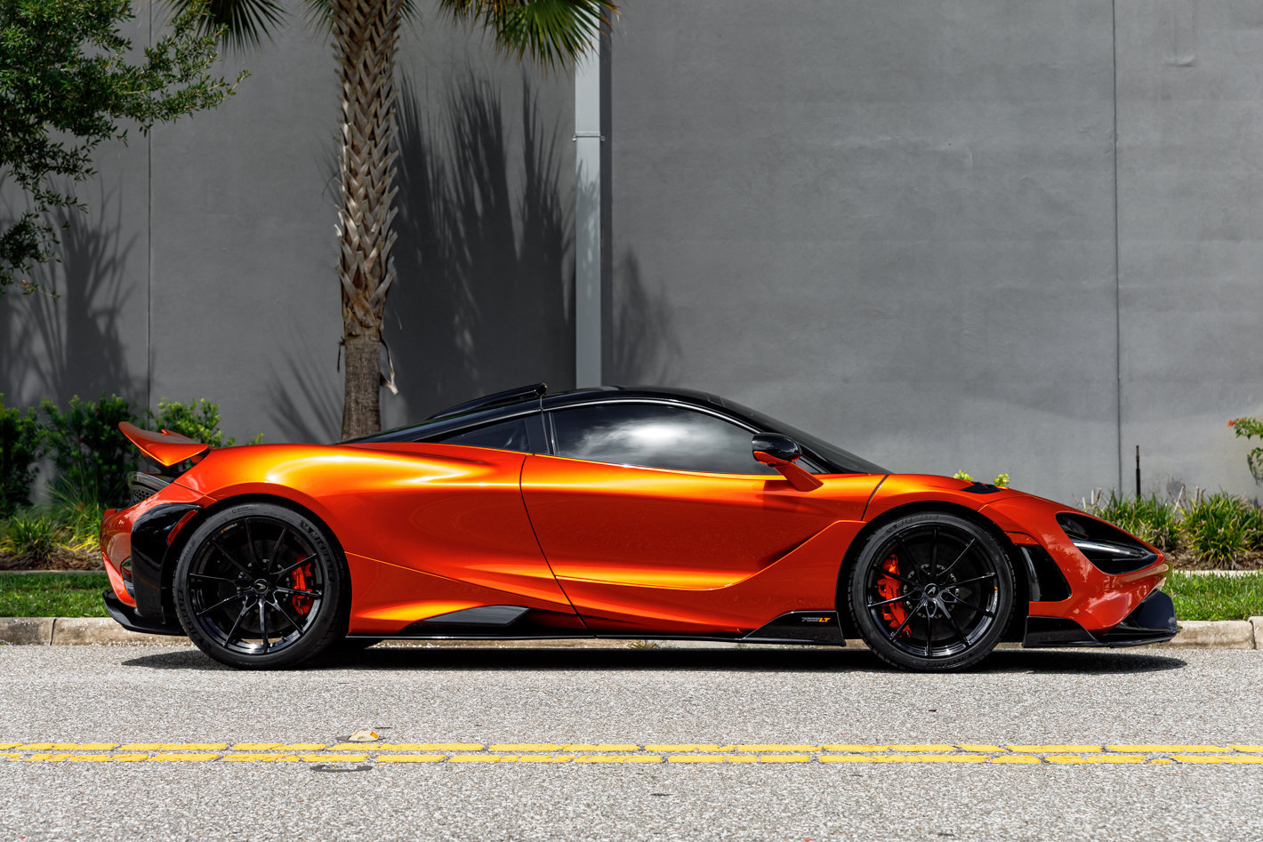 Used 2021 McLaren 765LT RWD image 5