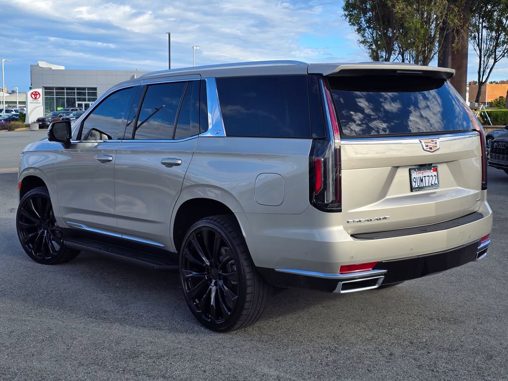 Used 2023 Cadillac Escalade Premium Luxury image 3