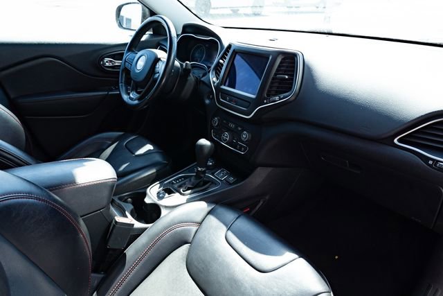 Used 2020 Jeep Cherokee Trailhawk w/ Cold Weather Group image 28