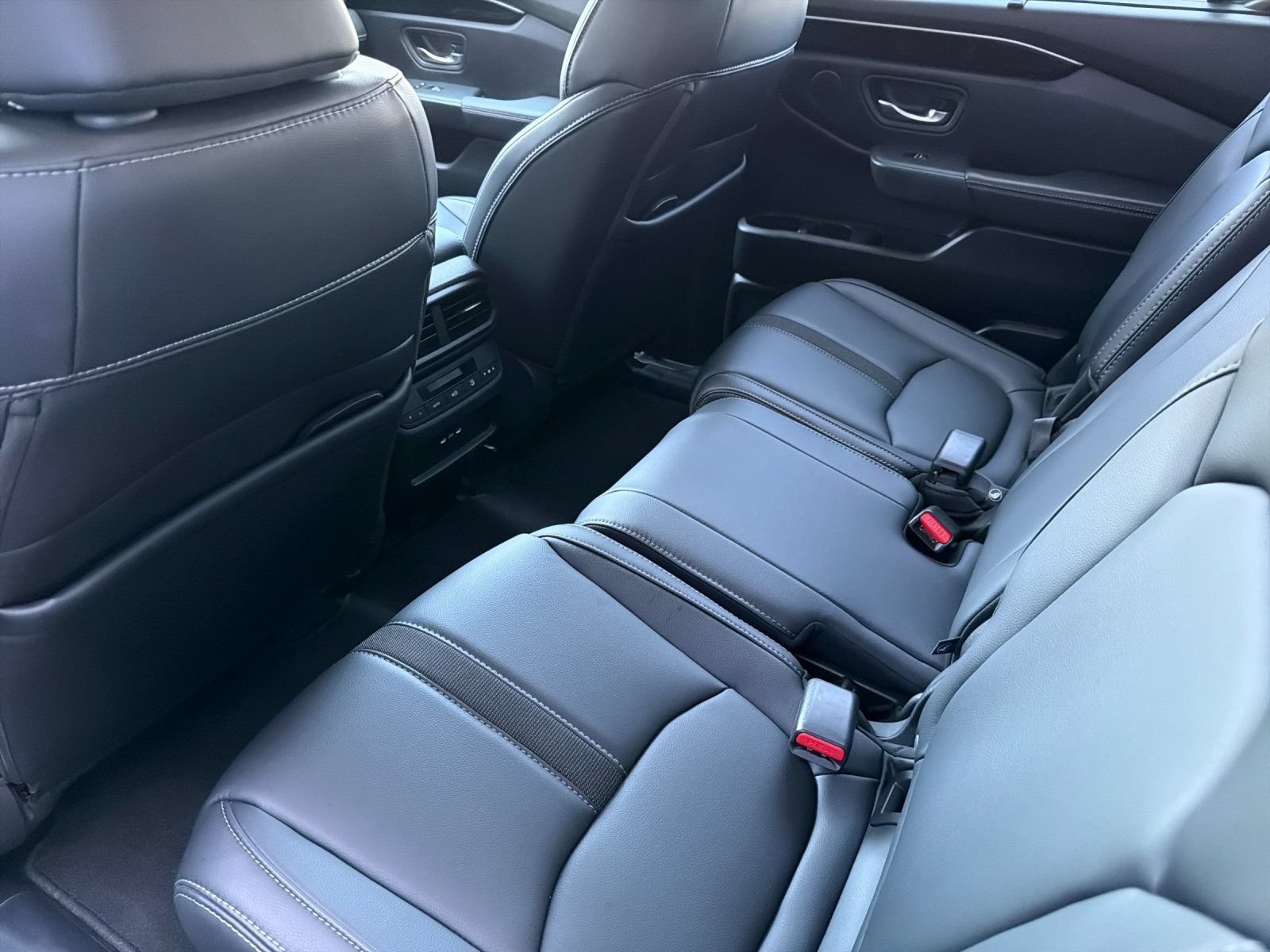 Used 2025 Honda Pilot EX-L image 12