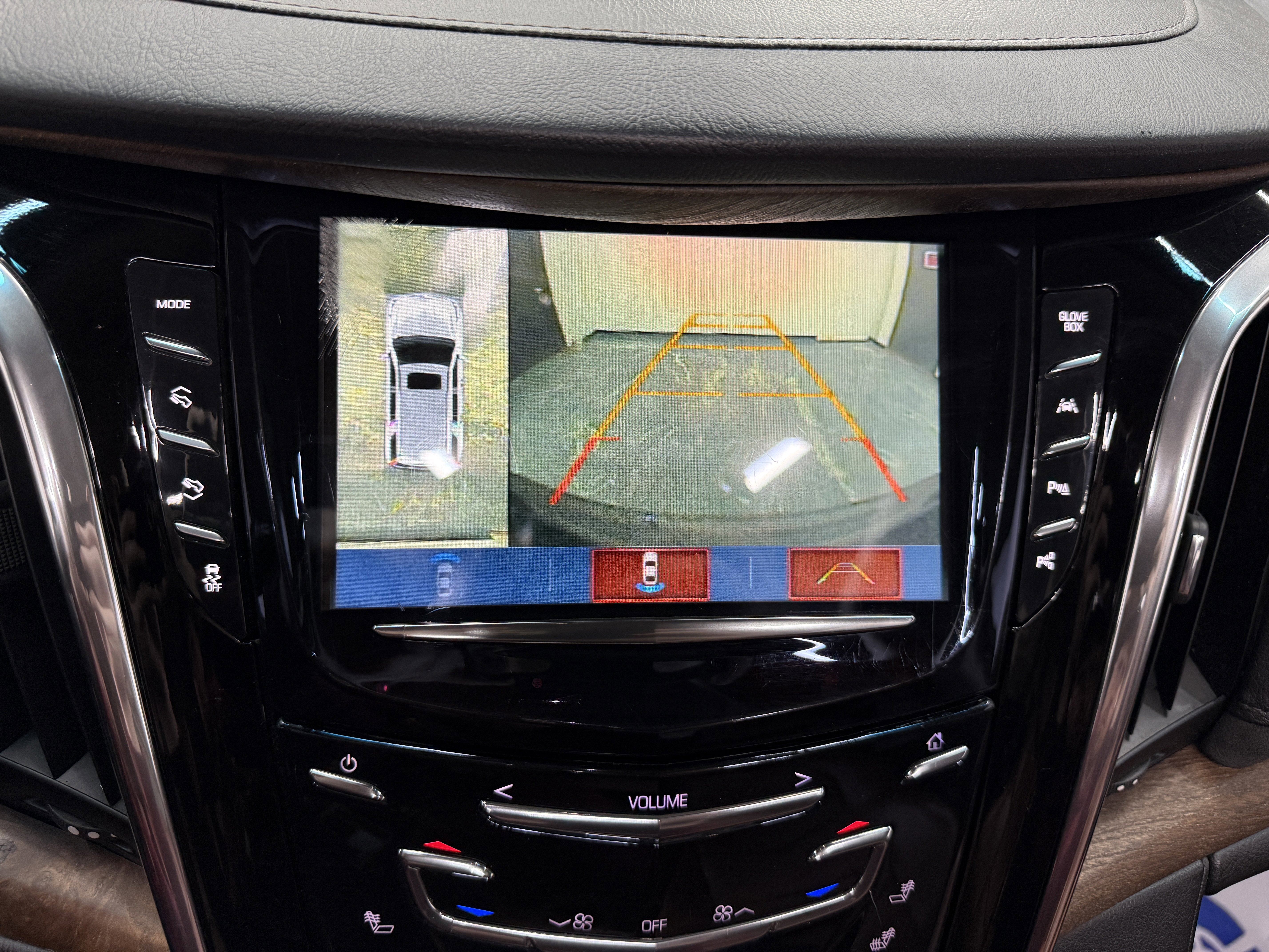 Used 2018 Cadillac Escalade Luxury AWD/4WD image 22