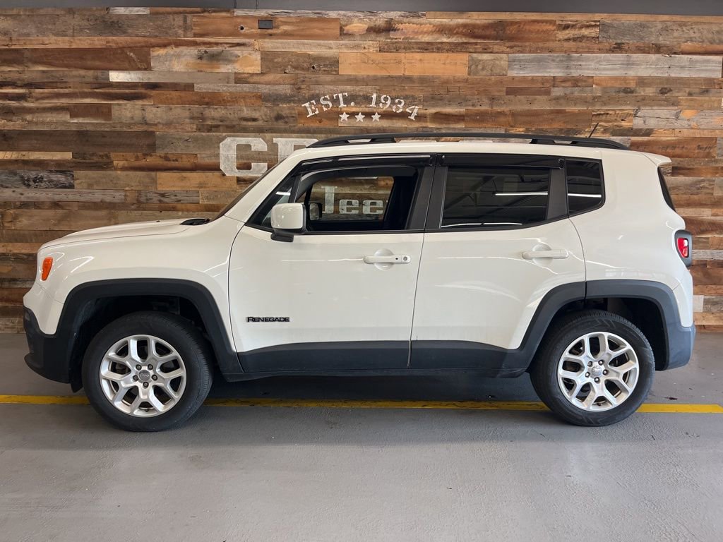Used 2017 Jeep Renegade Latitude w/ Cold Weather Group image 11