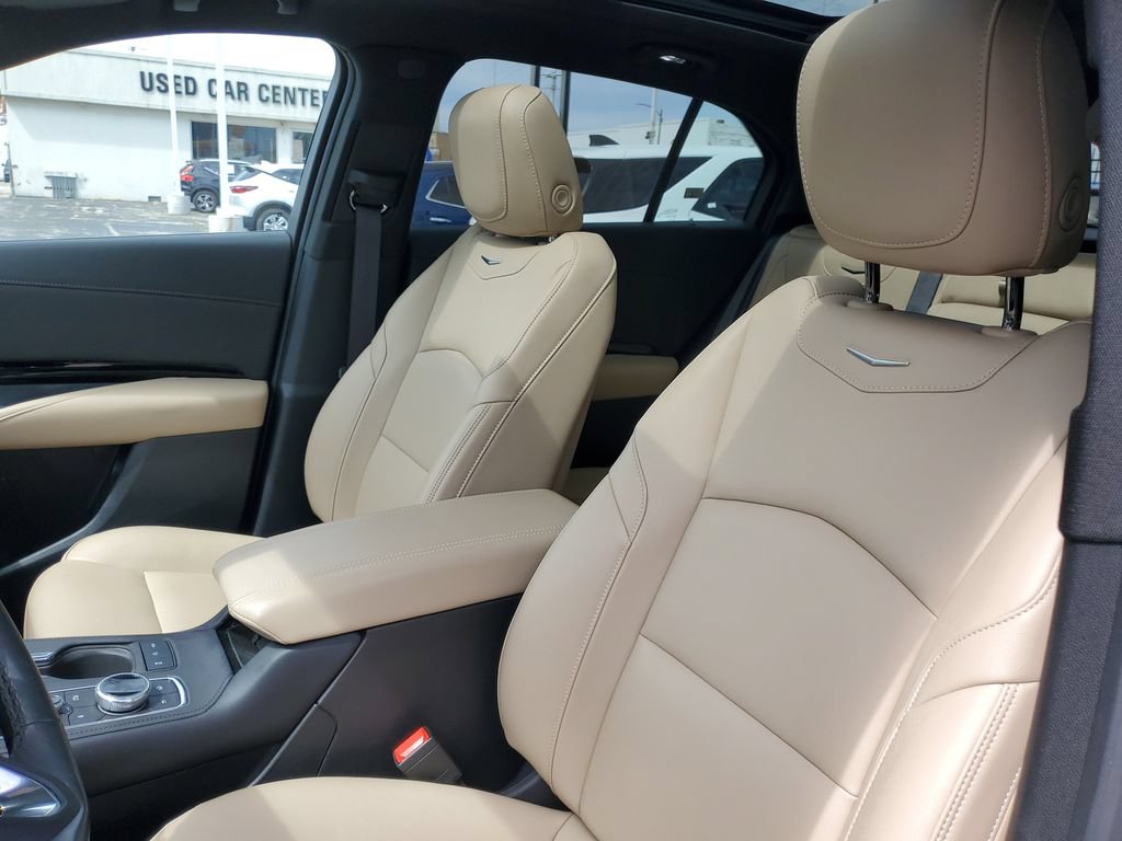 Certified 2024 Cadillac XT4 Luxury w/ Cold Weather Package AWD/4WD image 18