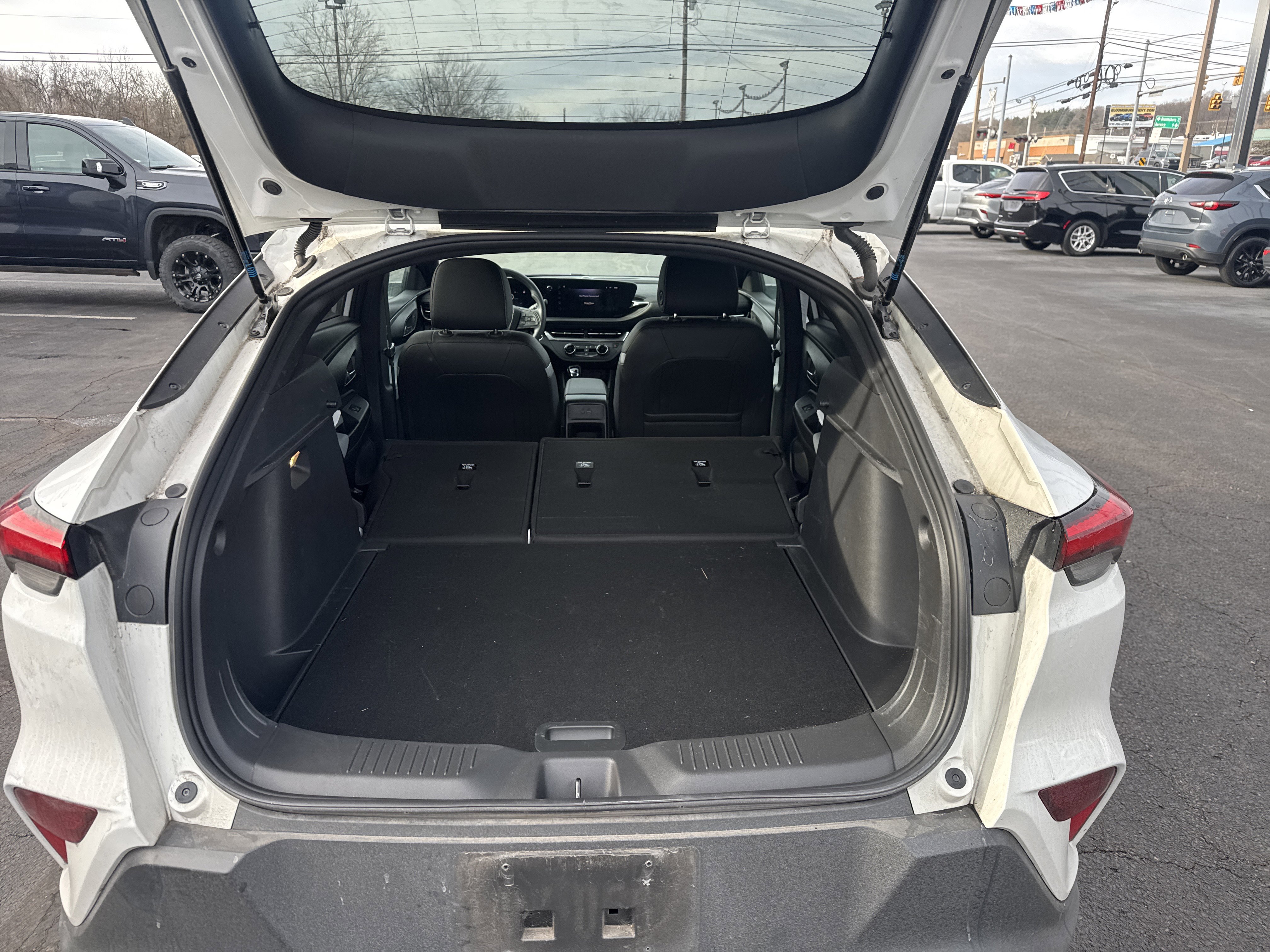 Used 2024 Buick Envista Preferred w/ Advanced Safety Package image 5