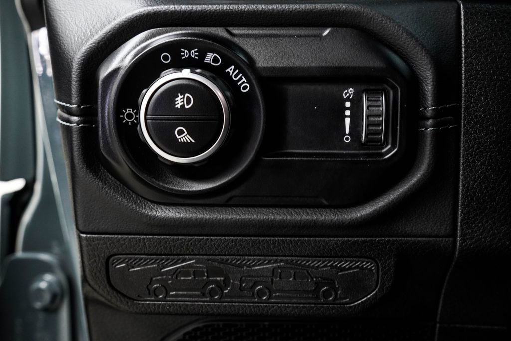 Used 2024 Jeep Gladiator Mojave AWD/4WD image 38