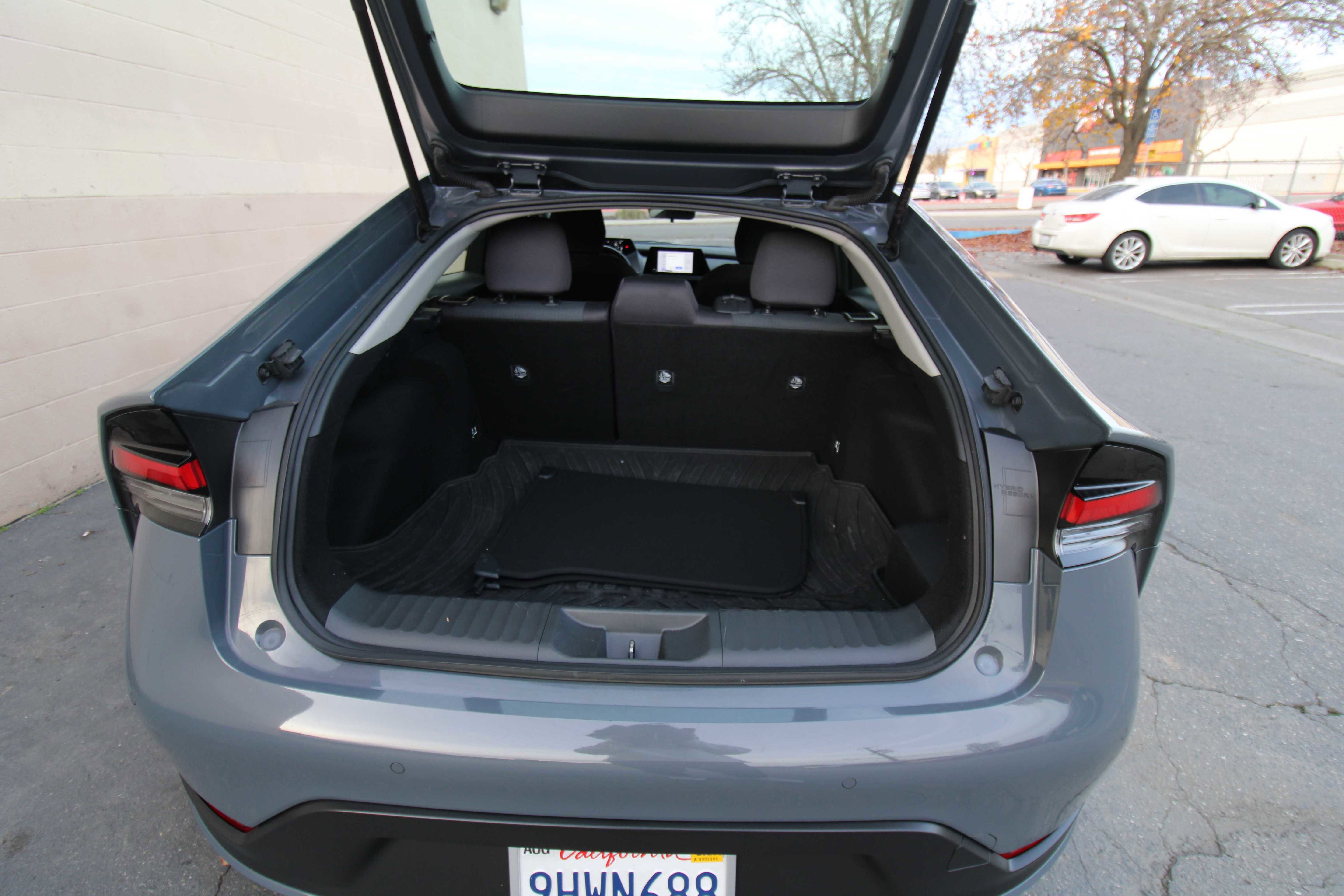 Used 2023 Toyota Prius LE image 32